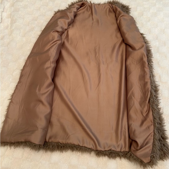 Cozy Brown Faux Fur Long Women’s Vest - Picture 4 of 4